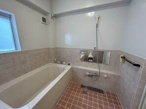 Basic House, Garden View | Bathroom