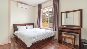 Basic Room, 1 Bedroom (Freesia) | 1 bedroom, free WiFi - Seokmodo Supsokbadapunggyeong Pension (Incheon)