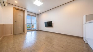 Basic Room, 1 Bedroom (302) | 1 bedroom, free WiFi - Samcheok Jangho Sanho Pension (Samcheok)