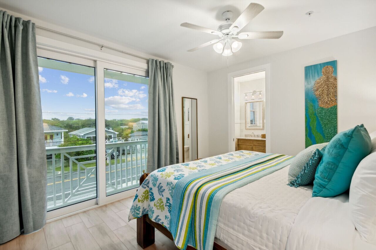 4 slaapkamers, een bureau, een strijkplank/strijkijzer, reisbedje