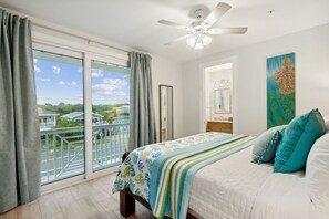 4 chambres, bureau, fer et planche à repasser, lit parapluie