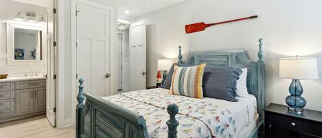 3 chambres, bureau, fer et planche à repasser, lit parapluie