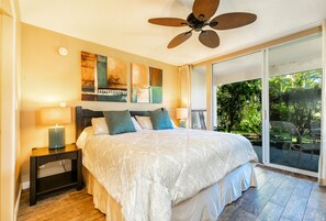 Room - Blue Sky Escapes One bedroom Beach Steps Away! Pool Hot tub (Kihei)