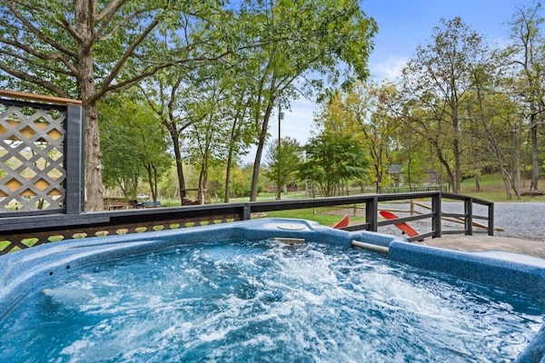 Tina de hidromasaje al aire libre