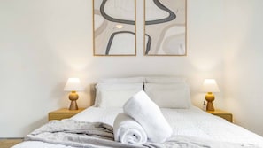 1 bedroom, travel cot, WiFi, bed sheets - Mullum Haven 3 - central & stylish (Mullumbimby)