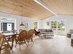 TV, fireplace - "Kara" - 450m from the sea by Interhome (Gilleleje)