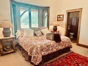 4 habitaciones, tabla de planchar con plancha y cuna de viaje