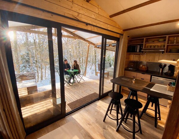 Kjøleskap, kaffetrakter/tekoker og miljøvennlige rengjøringsmidler