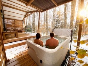 Outdoor spa tub