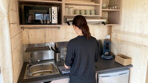Coffee/tea maker, fridge, eco-friendly cleaning products