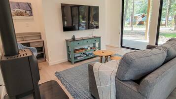 TV, peis og kontorer