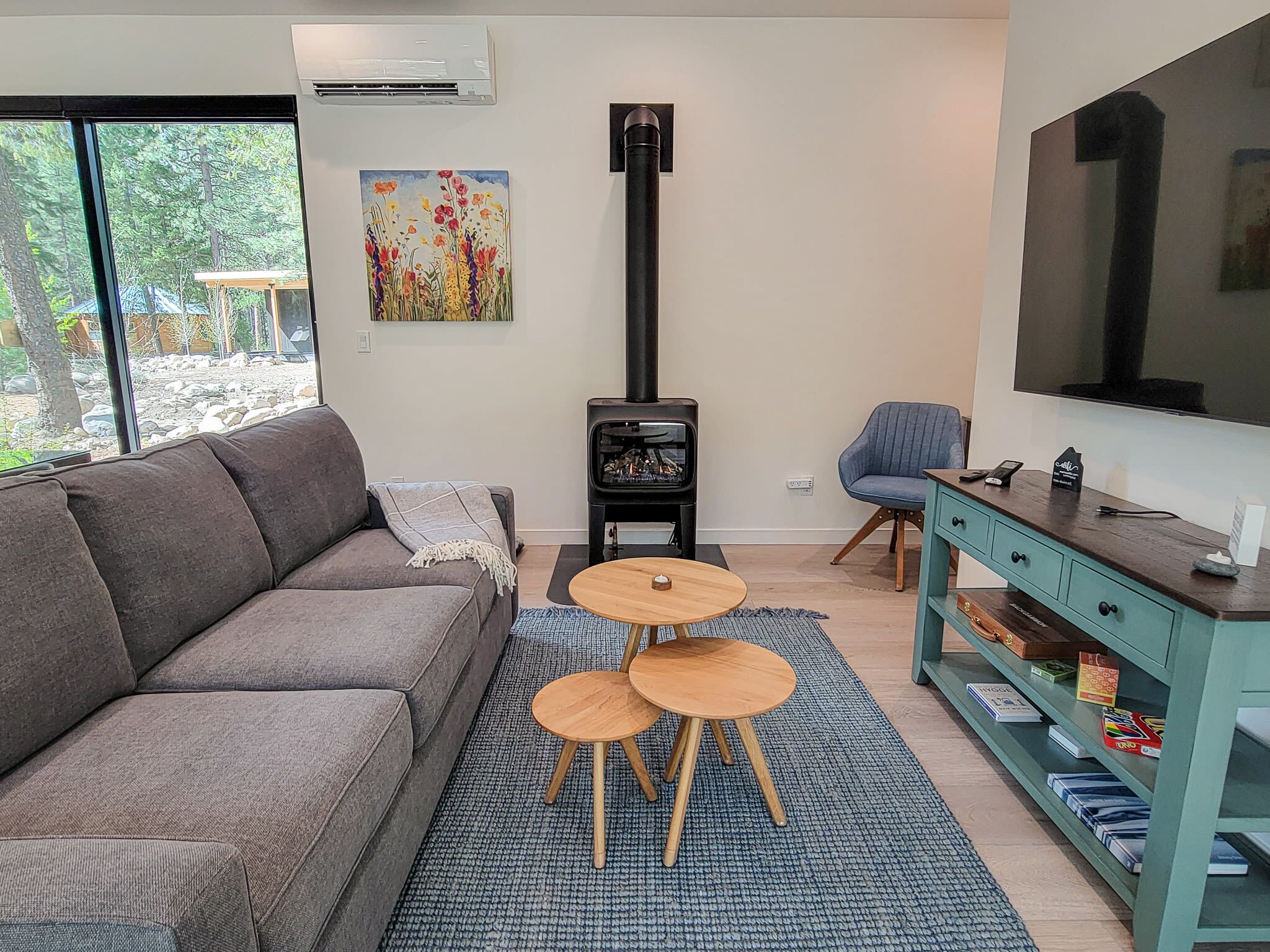 TV, peis og kontorer