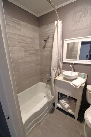 Towels - The Razorback at 1611 Residences (Hot Springs)