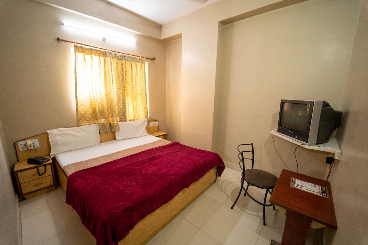 Deluxe Double Room, City View | Soundproofing, free WiFi, bed sheets