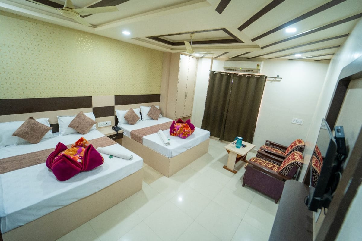 Deluxe Studio Suite, City View | View from room