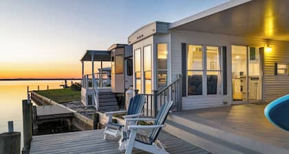 Sunsets | Beach + Pool + Pickleball | Pet Friendly