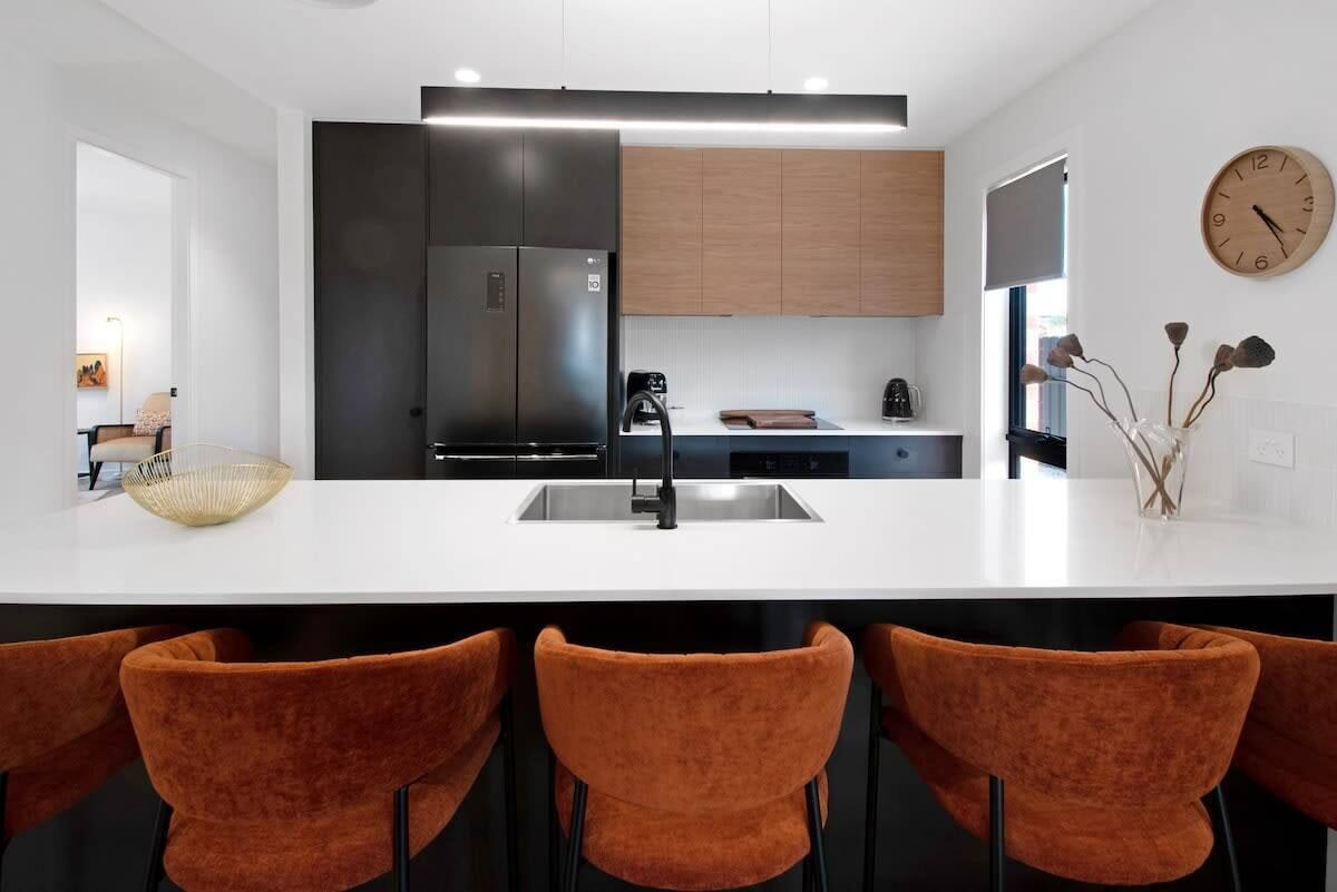 Køleskab, mikrobølgeovn, ovn, kogeplade