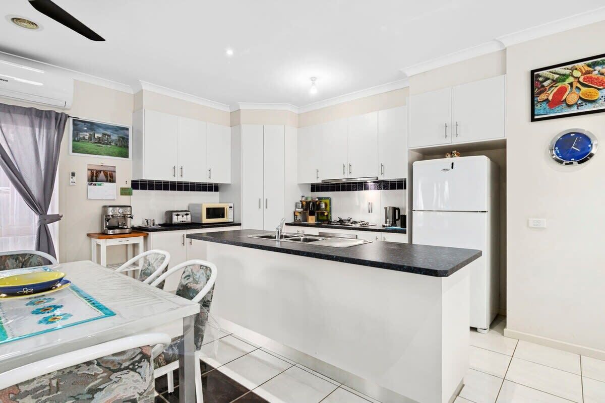 ثلاجة، ميكروويف، فرن، موقد طهي مسطح