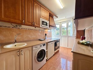 Réfrigérateur, micro-ondes, four, lave-vaisselle