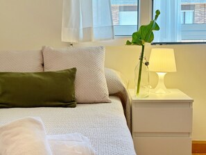 3 bedrooms, iron/ironing board, bed sheets