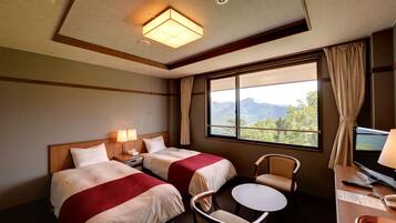 Habitación superior, 2 camas individuales, baño privado, vista a la montaña | Caja de seguridad en la habitación y wifi gratis