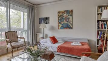 1 chambre, bureau, fer et planche à repasser, Wi-Fi