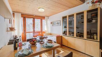 Family Apartment, Multiple Bedrooms (Slalom 73) | Dining