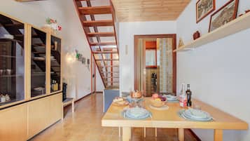 Family Apartment, Multiple Bedrooms (Slalom 73) | Dining
