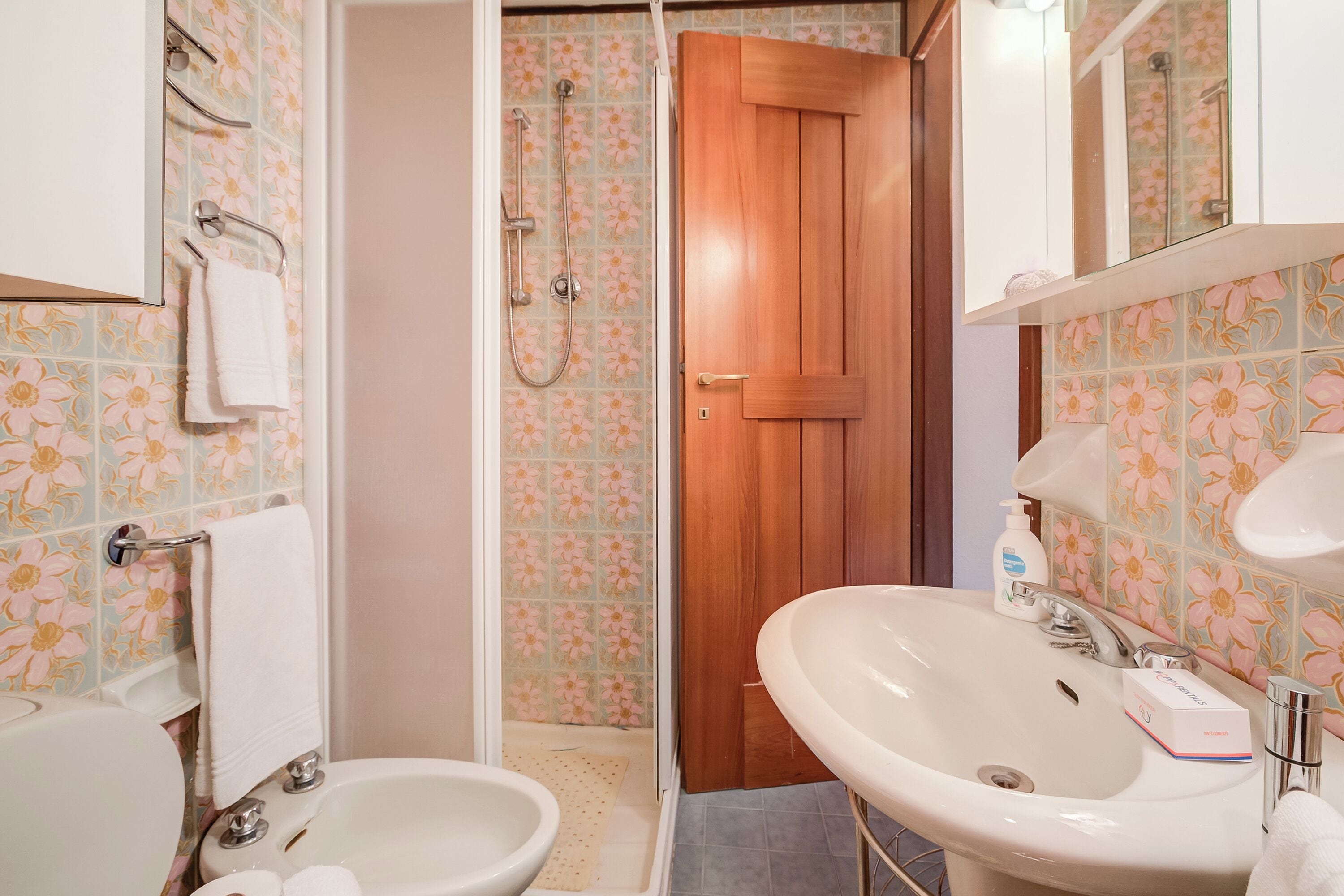 Family Apartment, Multiple Bedrooms (Slalom 73) | Bathroom | Shower, hair dryer, bidet, towels
