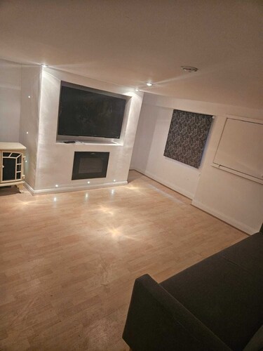 Beautiful furnished 3 bedroom house plus a TV room in the basement 