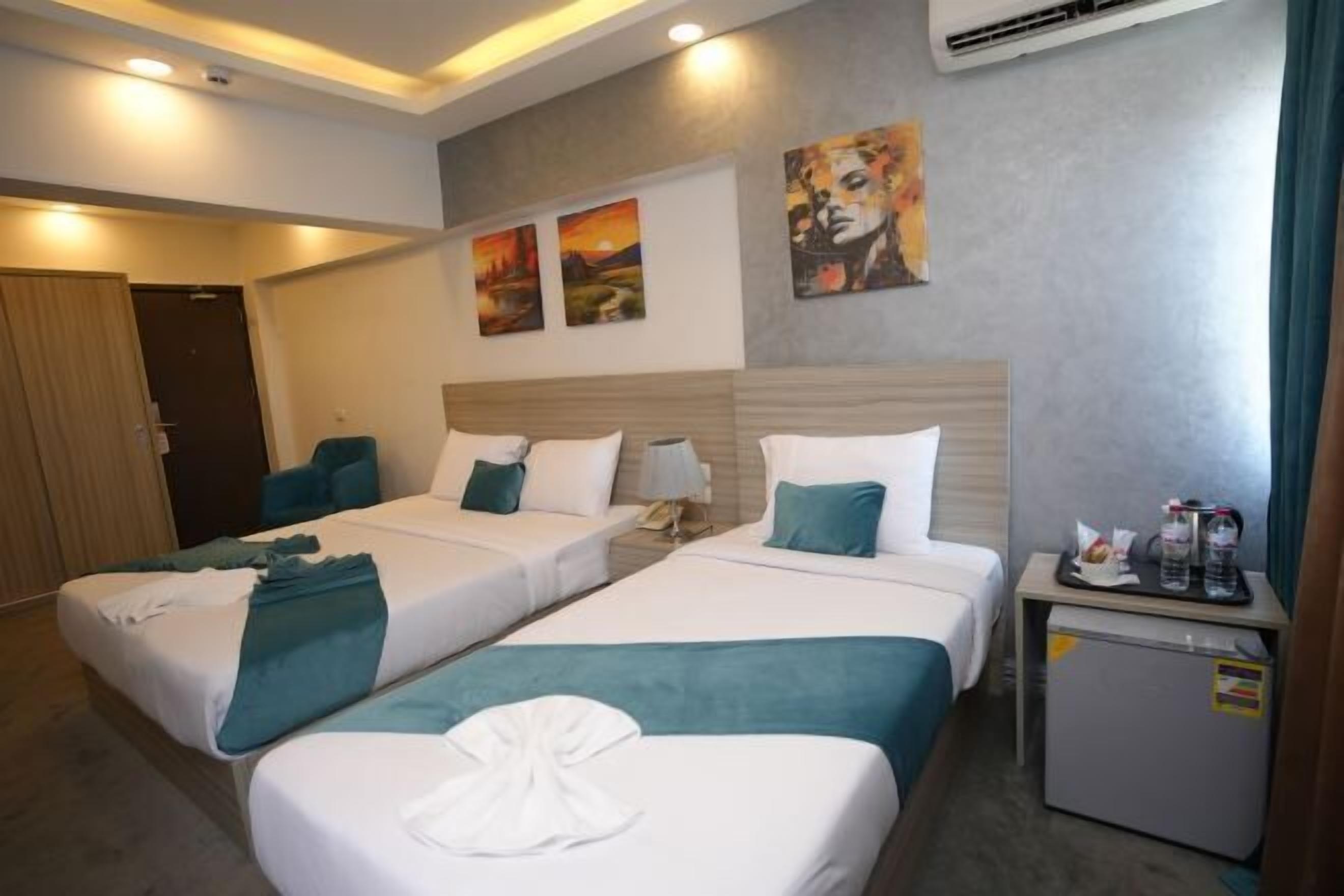 Artículos del minibar gratis, sistema de insonorización y wifi gratis 