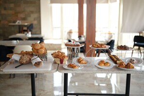 Free daily continental breakfast  - Mar Charbel Hotel Cairo (Cairo)