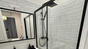 دُش غزير، برانس (أردية) حمّام، مناشف