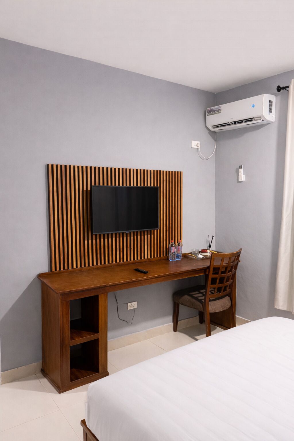 1 habitación, tabla de planchar con plancha, wifi gratis y ropa de cama 