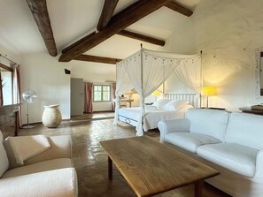 Living area - LA PONCHE - Tower Room (Vacqueyras)