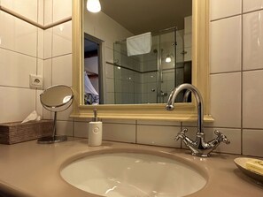 Shower, towels