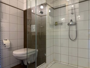 Douche, serviettes fournies