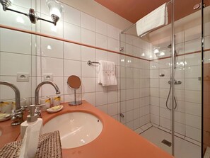 Shower, towels, shampoo, toilet paper