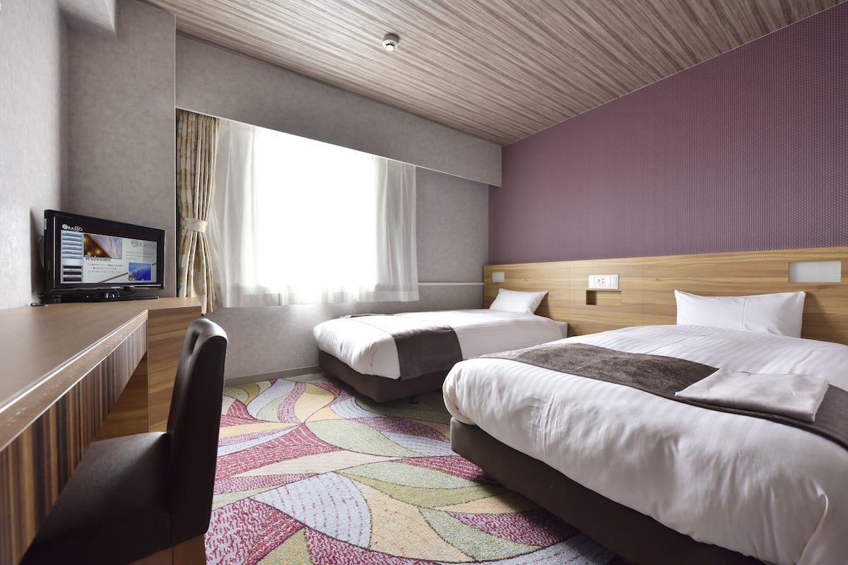 Soundproofing, free WiFi, bed sheets