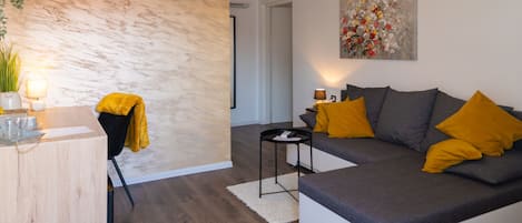 100-cm Smart TV with satellite channels