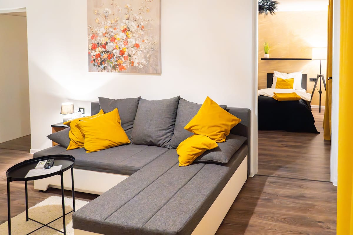 100-cm Smart TV with satellite channels