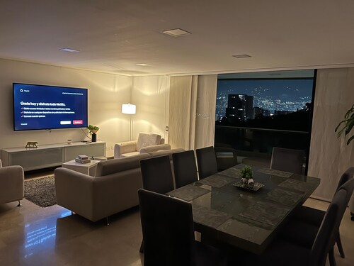 Apartamento Moderno con Piscina y Espectacular Vista en Todo el Barrio Poblado