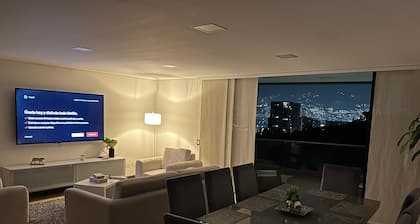 Apartamento Moderno con Piscina y Espectacular Vista en Todo el Barrio Poblado