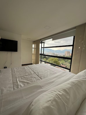 4 bedrooms, iron/ironing board, free WiFi, bed sheets