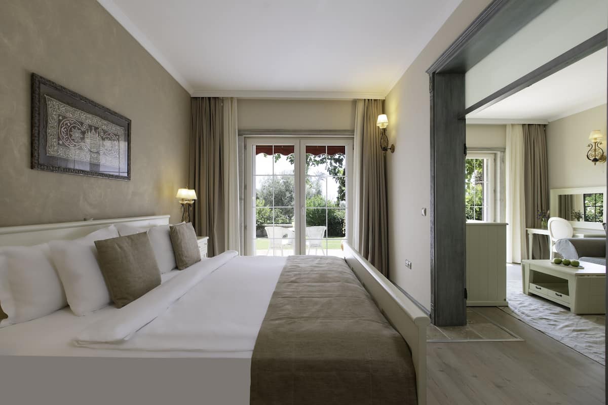 Suite estudio ejecutiva | Ropa de cama de alta calidad, camas con pillow-top y minibar