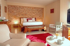Junior Studio Suite | Premium bedding, pillow-top beds, minibar, in-room safe - Alaçatı Beach Resort & SPA (Cesme)