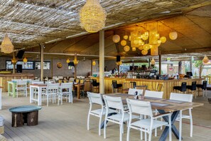 4 bars/lounges, beach bar - Alaçatı Beach Resort & SPA (Cesme)