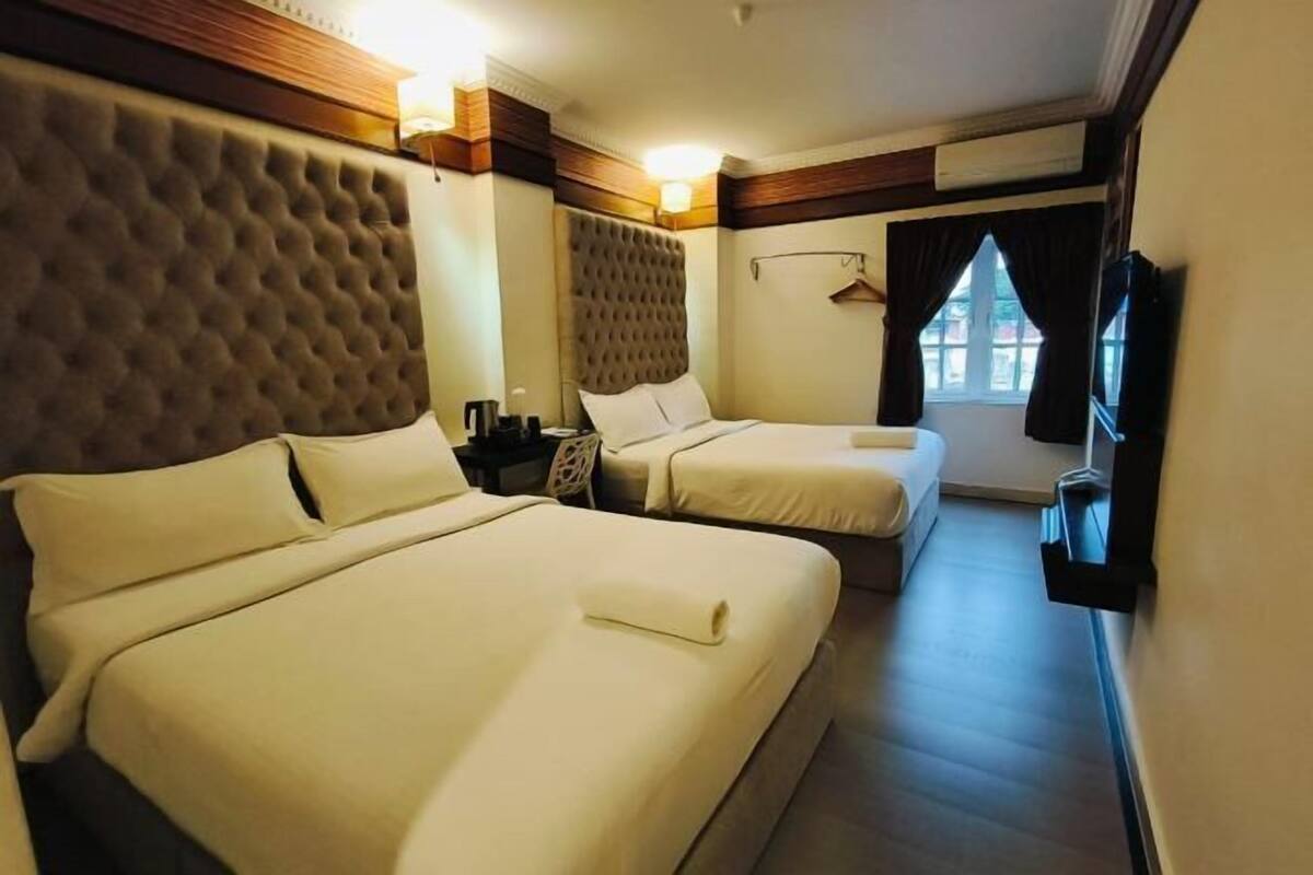 Cortinas blackout, tabla de planchar con plancha y wifi gratis