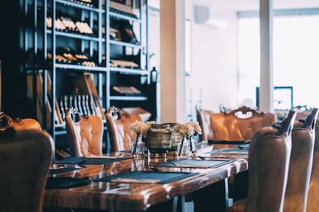 供应晚餐和早午餐