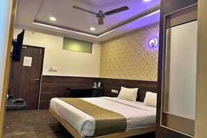 Deluxe-Zimmer | Schreibtisch, Bügeleisen/Bügelbrett, kostenloses WLAN, Bettwäsche